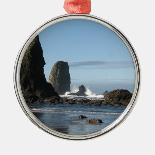 Cannon Beach and Haystack Rock wrapping paper Metalen Ornament (Voorkant)