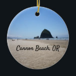 Cannon Beach Oregon Ornament Haystack<br><div class="desc">Een mooie foto van Oregon's beroemde Cannon Beach op een zomerdag op een siermoment.</div>