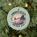 Cannon Beach Retro Vignet Keramisch Ornament<br><div class="desc">Stijlvol aandenken ornament beschikt over een retro stijl roze getint water uitzicht van Cannon Beach,  OF op pastel groene achtergrond.</div>