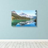 Canoe op het beroemde Emerald Lake - Yoho NP, Cana Canvas Afdruk (Insitu (Houten vloer))