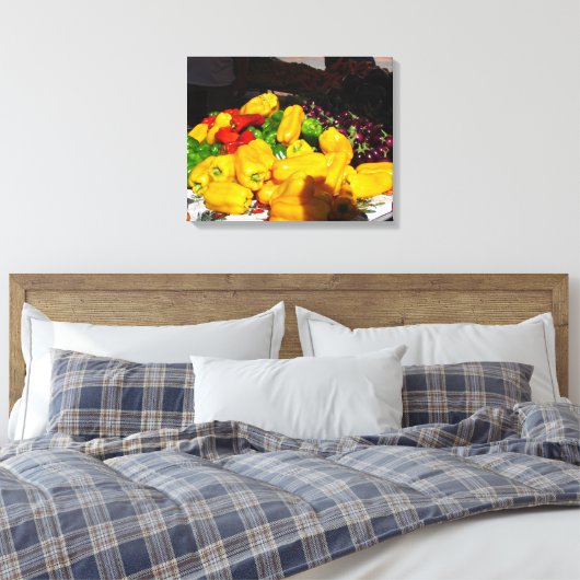 Canvas Afdrukken - Heldere gekleurde pepers (Insitu (Slaapkamer))