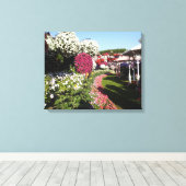 Canvas afdrukken met Petunias (Insitu (Houten vloer))