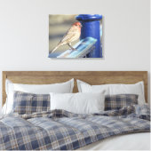 Canvas Afdrukken - Rood Sparrow op Blue Fence (Insitu (Slaapkamer))