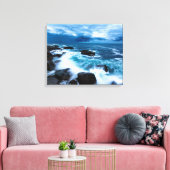 Canvas - oceaangolven kruipen op de rotshore afdruk (Insitu (Woonkamer))