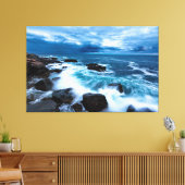 Canvas - oceaangolven kruipen op de rotshore afdruk (Insitu (Woonkamer))