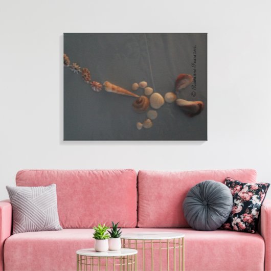 Canvas-SeaShellManBlowingHorn© Roseanne Pears 2012 Canvas Afdruk (Insitu (Woonkamer))
