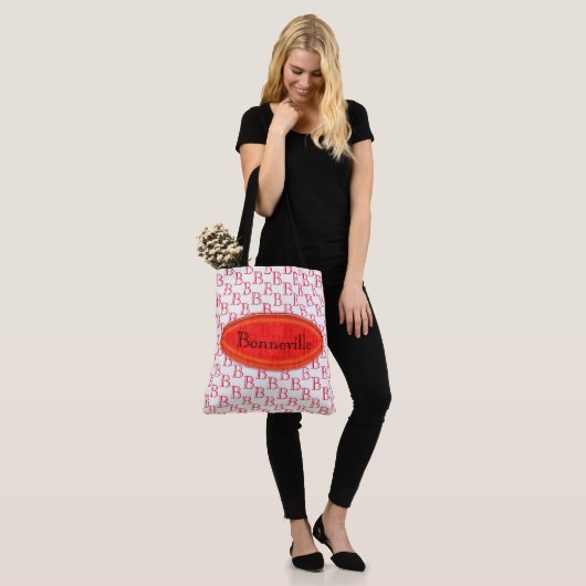 Canvas tas (ao) - Rode naamplaat en Initiaal (Op model)