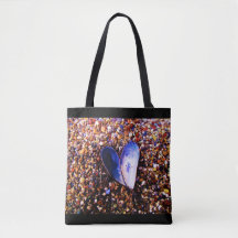 Canvas tas met schelpen en strandkiezels