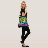 Canvas tassen voor aangepast Magical Love-monogram (Op model)