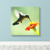 Canvas verpakte print van kolibrie en bloem (Insitu (Houten vloer))