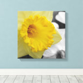 canvas with yellow narcissus afdruk (Insitu (Houten vloer))