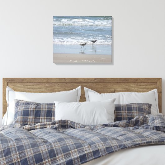 Canvas: Zandlopers op het strand - Topsail Island Canvas Afdruk (Insitu (Slaapkamer))