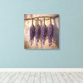 Canvasprint (Hangende lavendelbundels) Canvas Afdruk (Insitu (Houten vloer))