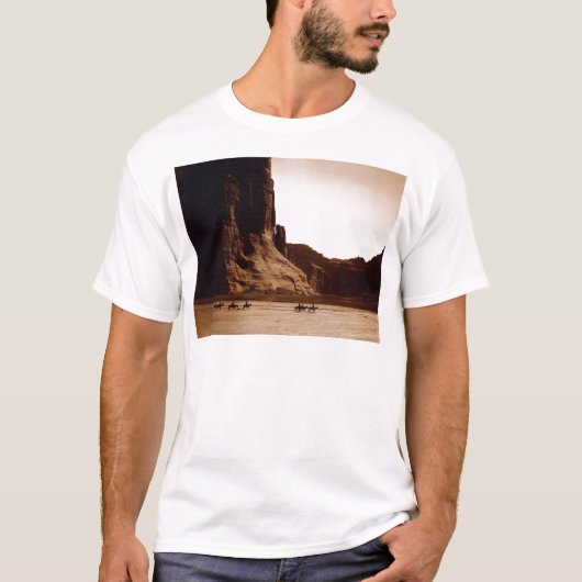 Canyon de Chelly Navajo van E.S. Curtis 1904 T-shirt (Voorkant)