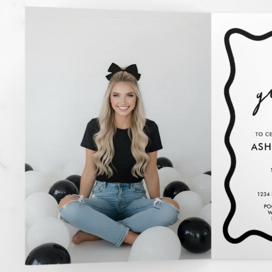 Cap and Bow Graduation Tri-Fold Invitation Drieluik Programma (Binnenzijde eerst)