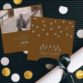 Cap Toss Brown & Silver Graduation Announcement Kaart