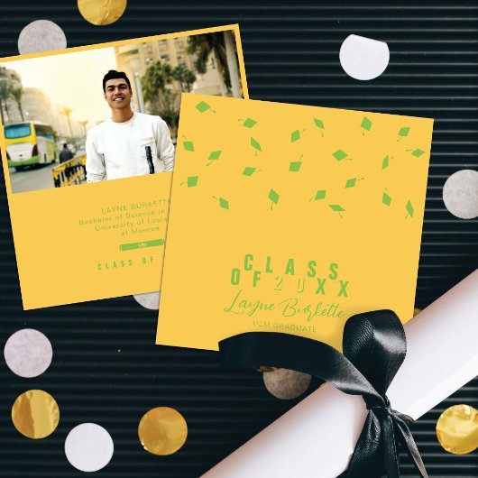 Cap Toss Yellow & Green Graduation Announcement Kaart