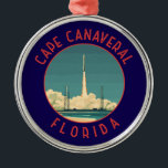 Cape Canaveral Florida Retro Distressed Circle Metalen Ornament<br><div class="desc">Cape Canaveral retro vector reisontwerp. Cape Canaveral is een stad aan de Atlantische kust van Florida. Het Kennedy Space Center,  ten noorden van de stad,  beschikt over een NASA-shuttle-lanceersimulatie en astronautenmemorabilia.</div>