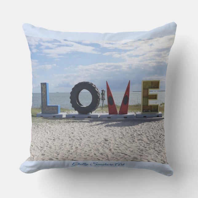 Cape Charles LOVE Outdoor Pillow Buitenkussen (Voorkant)
