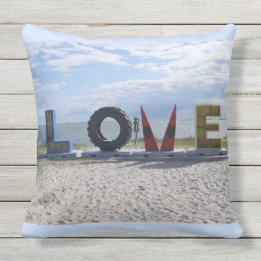 Cape Charles LOVE Outdoor Pillow Buitenkussen