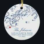 Cape Elizabeth Maine Kaart Trouwfoto Kerstmis Keramisch Ornament<br><div class="desc">Herdenk uw bruiloft in Cape Elizabeth, Maine met onze elegante marineblauwe Casco Bay-kaartenthema gepersonaliseerde kerstversiering. Met het kaartontwerp aan de voorkant en je geliefde trouwfoto aan de achterkant, is deze aandenken een mooie herinnering aan je speciale dag. Dit ornament is ideaal voor koppels die bij de Inn by the Zee,...</div>