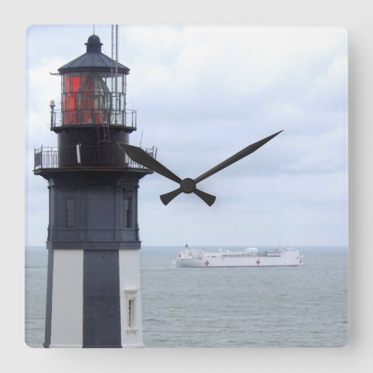 Cape Henry Lighthouse met schip Vierkante Klok (Voorkant)