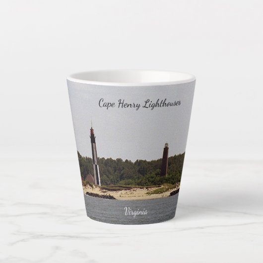 Cape Henry-vuurtoren latte mok (Voorkant)