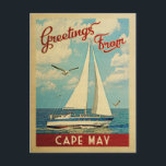 Cape May Sailboot Vintage Travel New Jersey Briefkaart<br><div class="desc">Deze groeten van Cape May New Jersey hebben een zeemievormig ontwerp met een boot die op het water zeilt met zeemijlen en een blauwe hemel gevuld met prachtige witte wolken.</div>