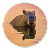 Capibara komt uit een rustig meer keramische knop (Voorkant)