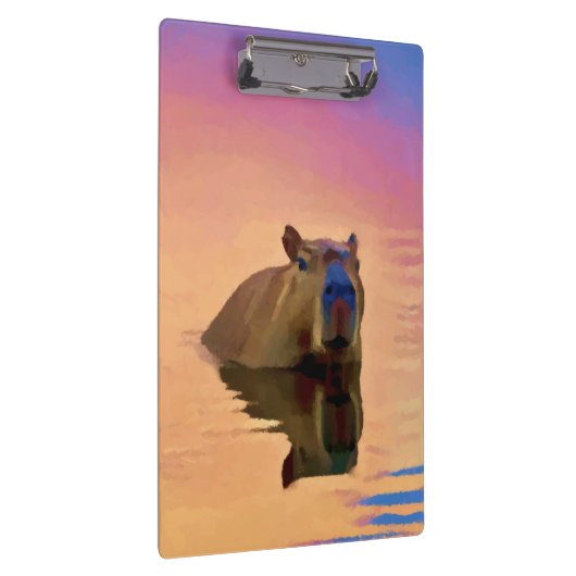 Capibara komt uit een rustig meer klembord (Rechts)