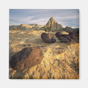 CAPITOL REEF NATIONAL PARK, UTAH. VS. MAGNEET