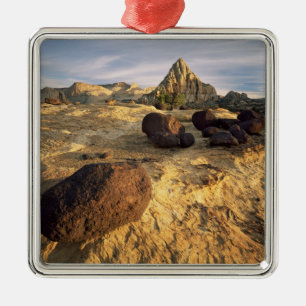 CAPITOL REEF NATIONAL PARK, UTAH. VS. METALEN ORNAMENT