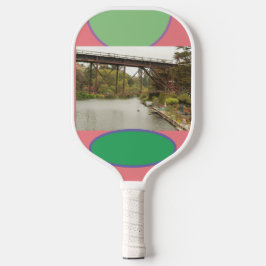 Capitola-scènes met waterkant en brug pickleball paddle