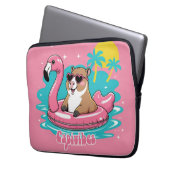 Capivara Estilosa no Verão com Boia Rosa Laptop Sleeve (Voorkant Links)