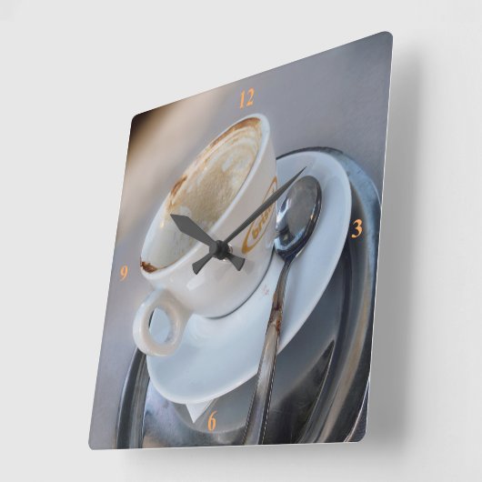 Cappuccino. Vierkante Klok (Hoek)