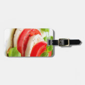 Caprese Salad. Segmenten voor tomaten en Mozzarell Bagagelabel (Voorkant horizontaal)