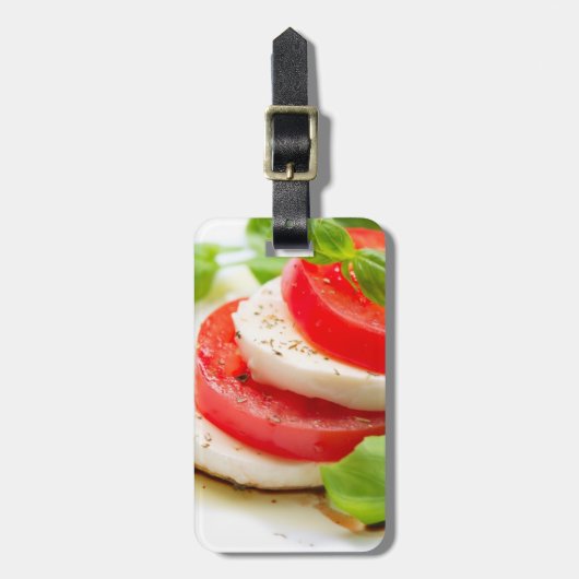 Caprese Salad. Segmenten voor tomaten en Mozzarell Bagagelabel (Voorkant verticaal)
