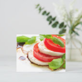 Caprese Salad. Segmenten voor tomaten en Mozzarell Briefkaart (Staand voorkant)
