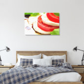 Caprese Salad. Segmenten voor tomaten en Mozzarell Canvas Afdruk (Insitu (Slaapkamer))