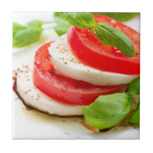 Caprese Salad. Segmenten voor tomaten en Mozzarell Tegeltje