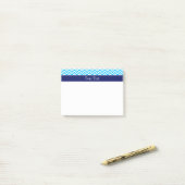 Capri Blue SLg Chevron Navy Naam Monogram Post-it® Notes (Op bureau)