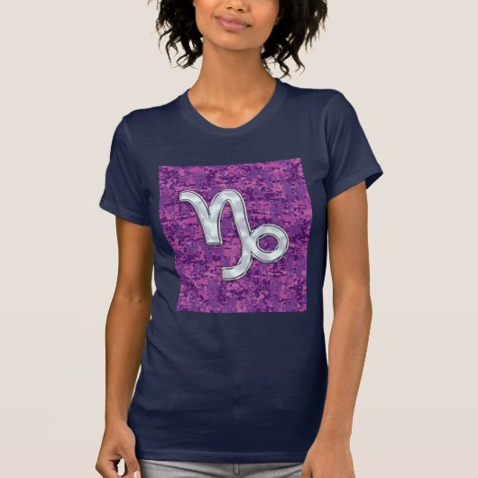 Capricorn Zodiac Symbol Fuchsia Digital Camouflage T-shirt (Voorkant)
