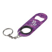 Capricorn Zodiac Symbol on Fuchsia Digital Camo Sleutelhanger Flessenopener (Voorkant Gekanteld)
