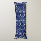 Capricorn Zodiac Symbool op marineblauwe digitale  Lichaamskussen (Voorkant Verticaal)