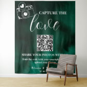 Capture The Love Emerald Green QR Backdrop Wandkleed (In situ)