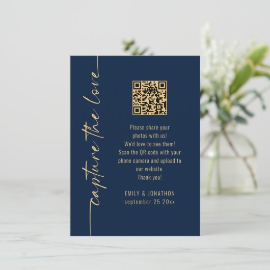 Capture the Love QR Code Navy Gold Wedding Card Kaart (Staand voorkant)