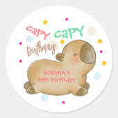 Capy capybara verjaardag ronde sticker (Voorkant)