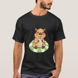 Capybara drink groene thee in het zwembad t-shirt