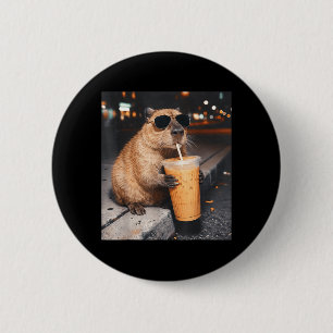Capybara drinkt ijskoude koffie Funny dier meme Ronde Button 5,7 Cm