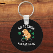 Capybara gaat shenanigans veroorzaken St. Patrick' Sleutelhanger (Voorkant)